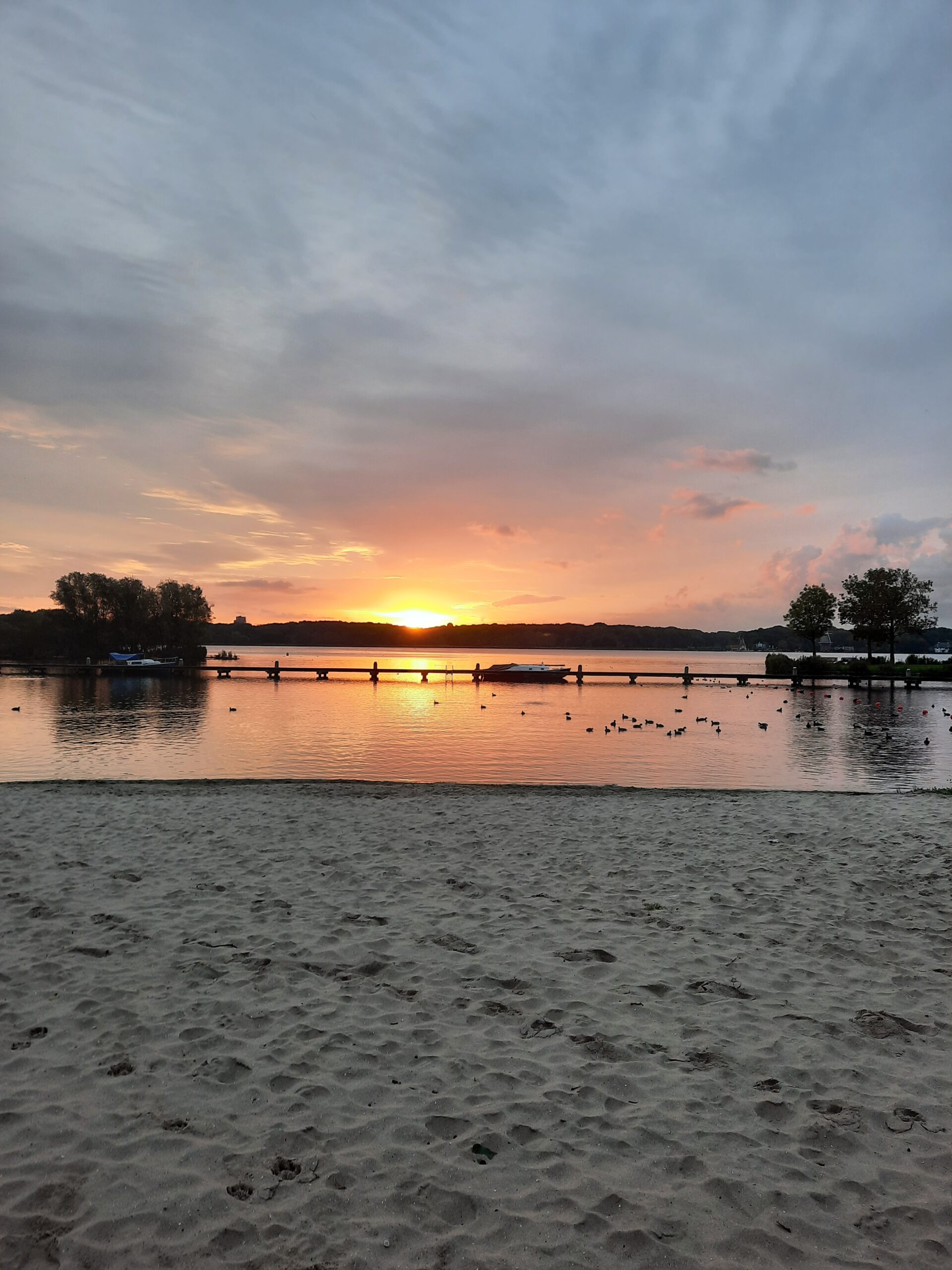 Filosofisch wandelgesprek als alternatief en aanvulling op psychologisch of coachingsgesprek. Zelfzorg, filosofisch gesprek, ruimdenkenvrijbewegen, filosofische praktijk